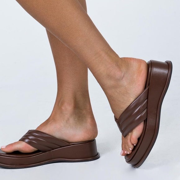 Princess Polly Shoes - Pump it up platform flip flops- chocolate brown